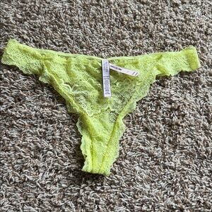Victoria’s Secret Dream Angels Lace Thong Panty L NWT